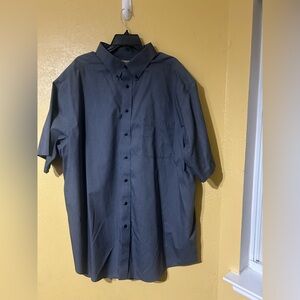 Men's Stylish Charcoal Button-Down Shirt. Color Gray Size 3XT